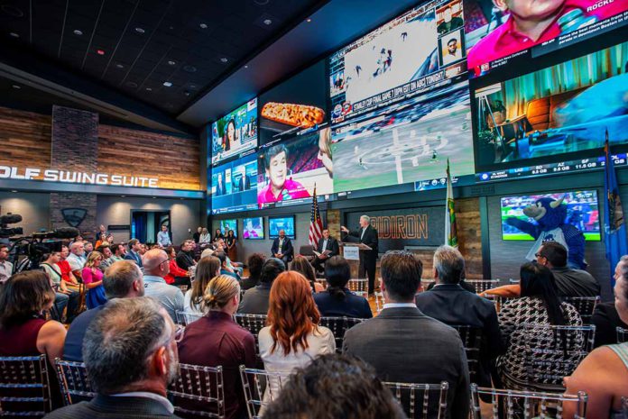 Gridiron Sportsbar ribbon cutting