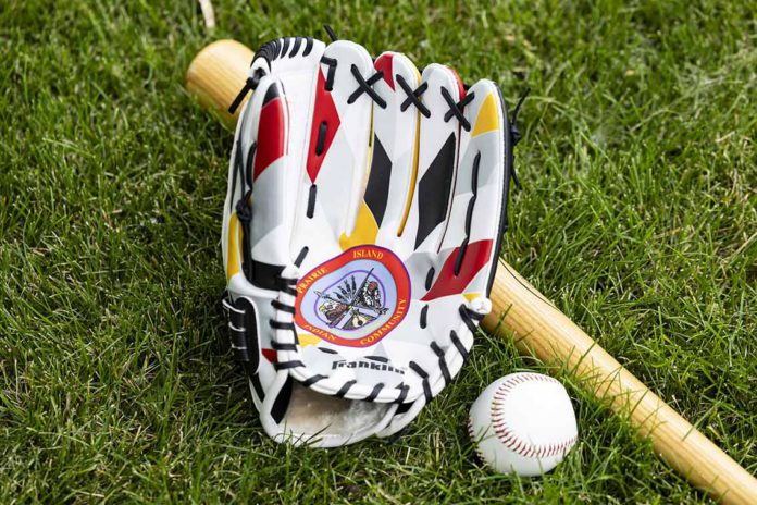 Minnesota Treasure Island glove