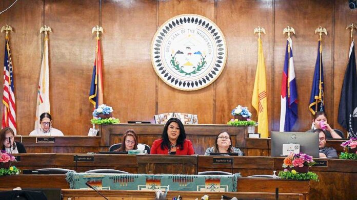 Treasurer Yee addresses Navajo Council