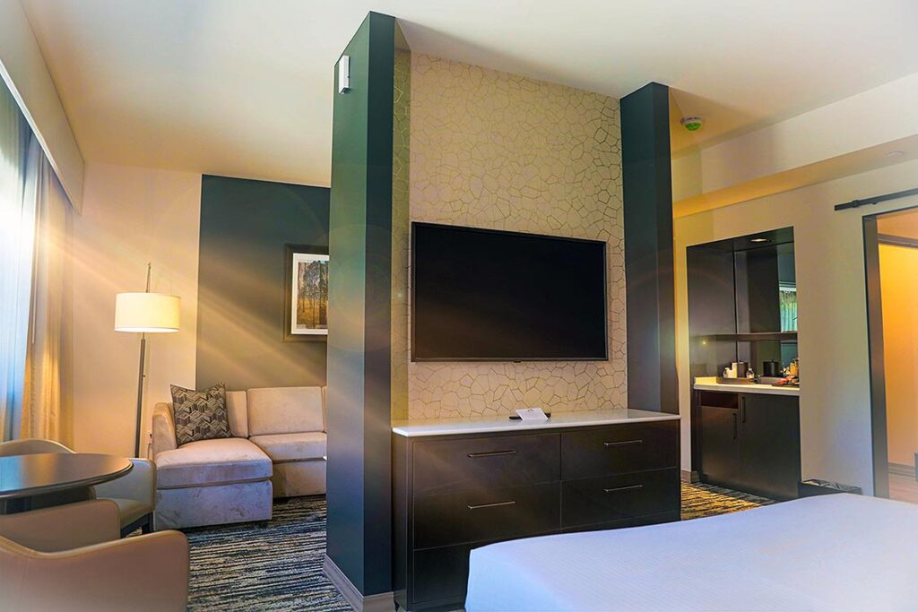 Black Oak hotel king suite
