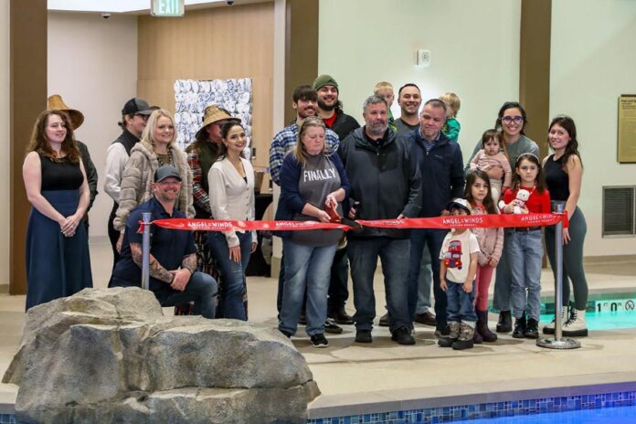 AOTW_swimmingpool_ribboncutting