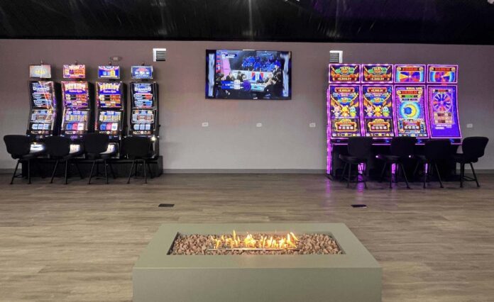 IGT_SmokinHotPatio_LakeSide