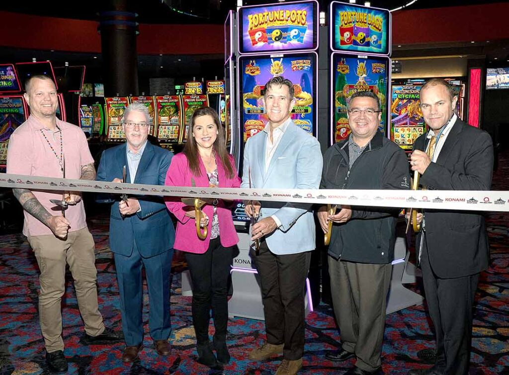 QuilCedaCreek_Konami_RibbonCutting